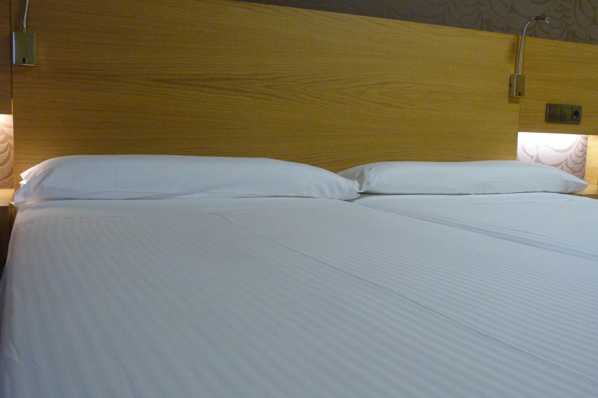 Hotel Nordes Burela Екстер'єр фото